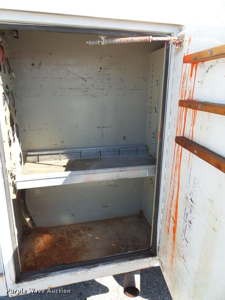 image for item J4803 2007 Ford F350 Super Duty XLT utility truck