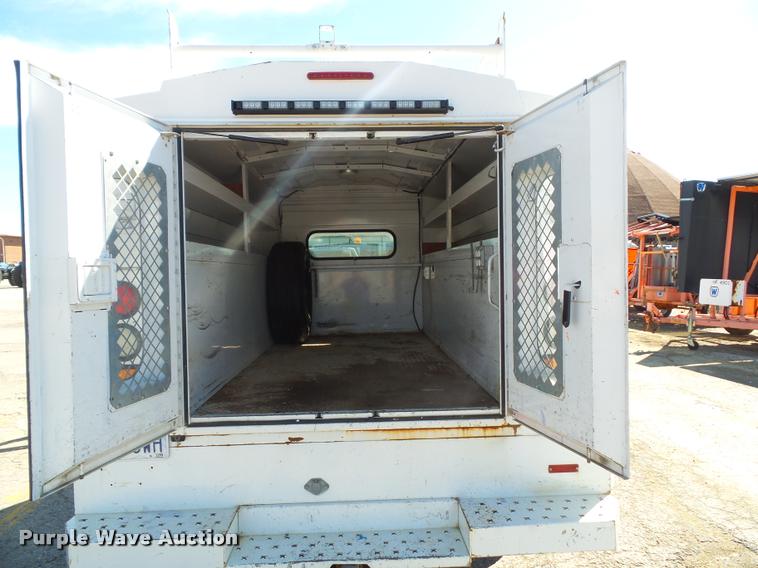 image for item J4803 2007 Ford F350 Super Duty XLT utility truck