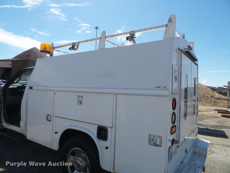 image for item J4803 2007 Ford F350 Super Duty XLT utility truck