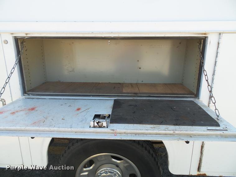 image for item J4803 2007 Ford F350 Super Duty XLT utility truck