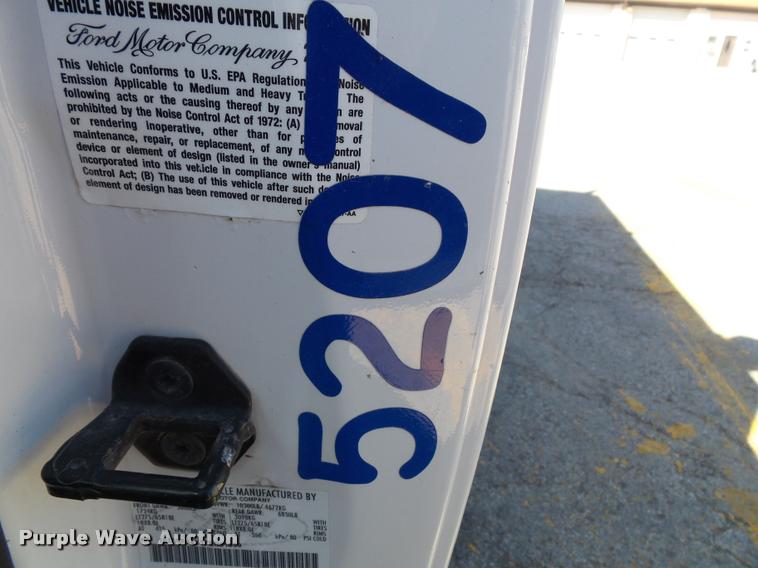 image for item J4803 2007 Ford F350 Super Duty XLT utility truck