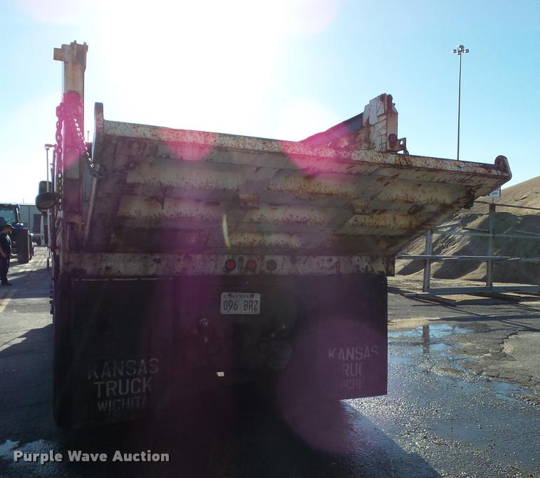 image for item J4805 2006 GMC C8500 dump truck