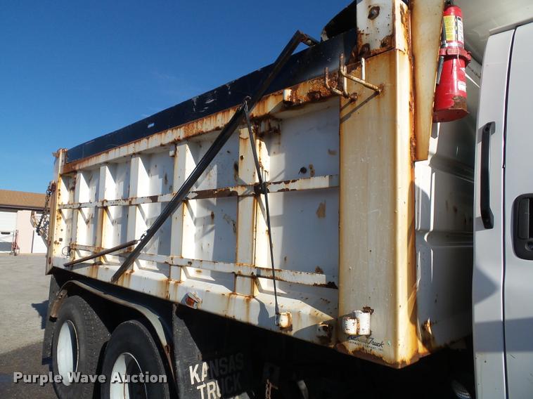 image for item J4805 2006 GMC C8500 dump truck