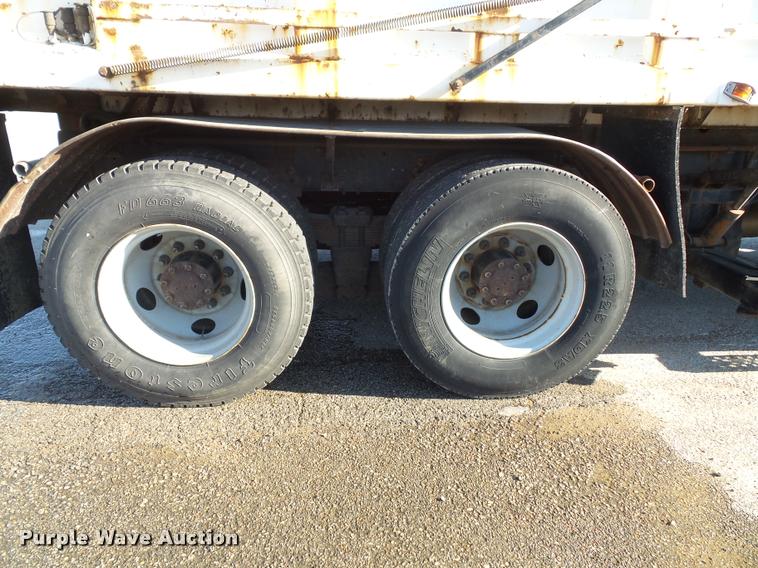 image for item J4805 2006 GMC C8500 dump truck