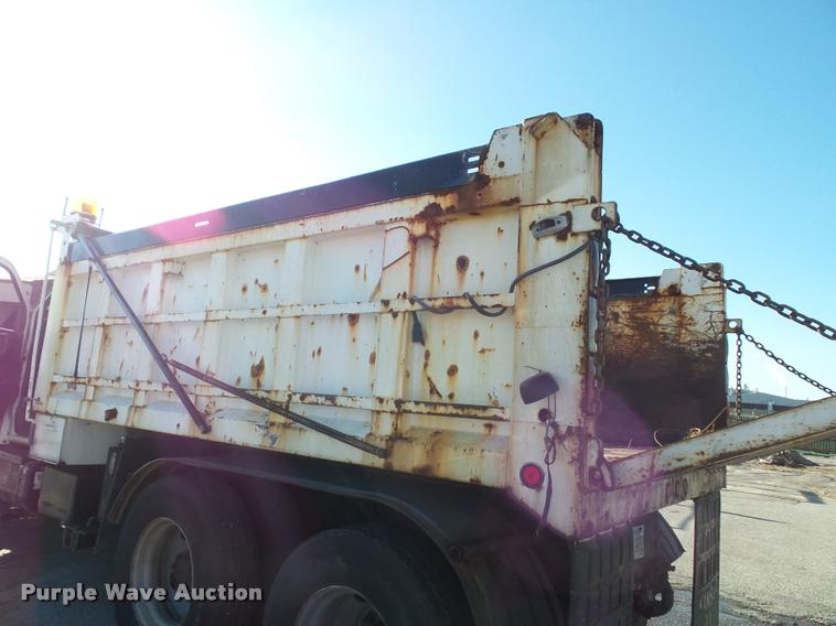 image for item J4805 2006 GMC C8500 dump truck