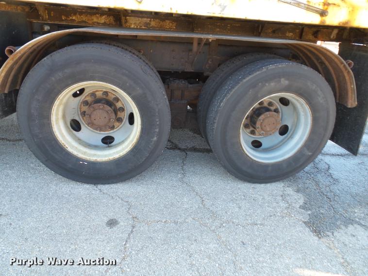 image for item J4805 2006 GMC C8500 dump truck