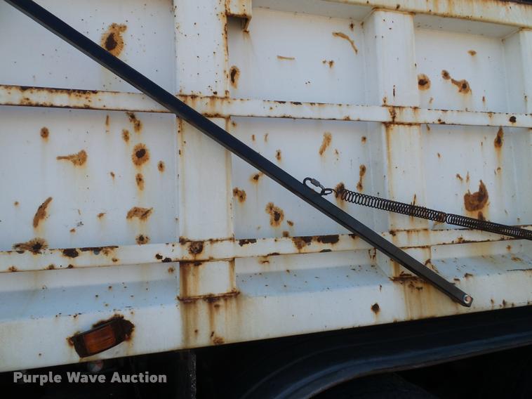 image for item J4805 2006 GMC C8500 dump truck