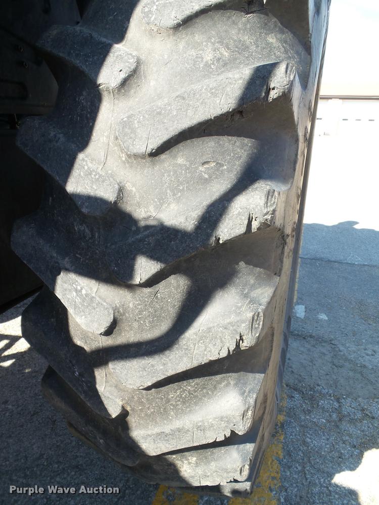 image for item J4807 1997 New Holland 8260 MFWD tractor