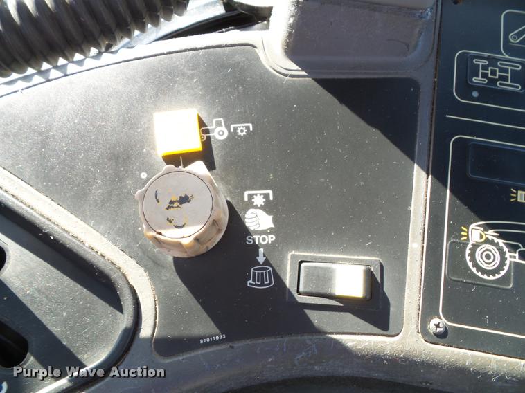 image for item K8230 1997 New Holland 8260 MFWD tractor