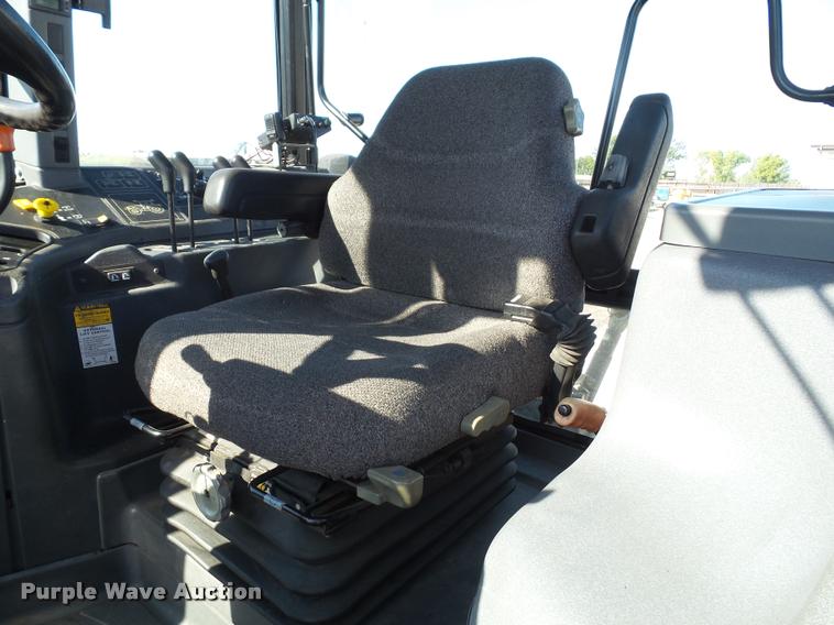 image for item K8233 1998 New Holland 8260 MFWD tractor