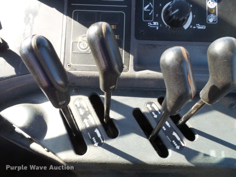 image for item K8233 1998 New Holland 8260 MFWD tractor