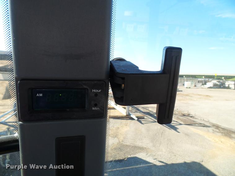 image for item K8233 1998 New Holland 8260 MFWD tractor