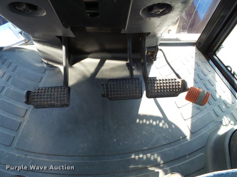 image for item K8233 1998 New Holland 8260 MFWD tractor