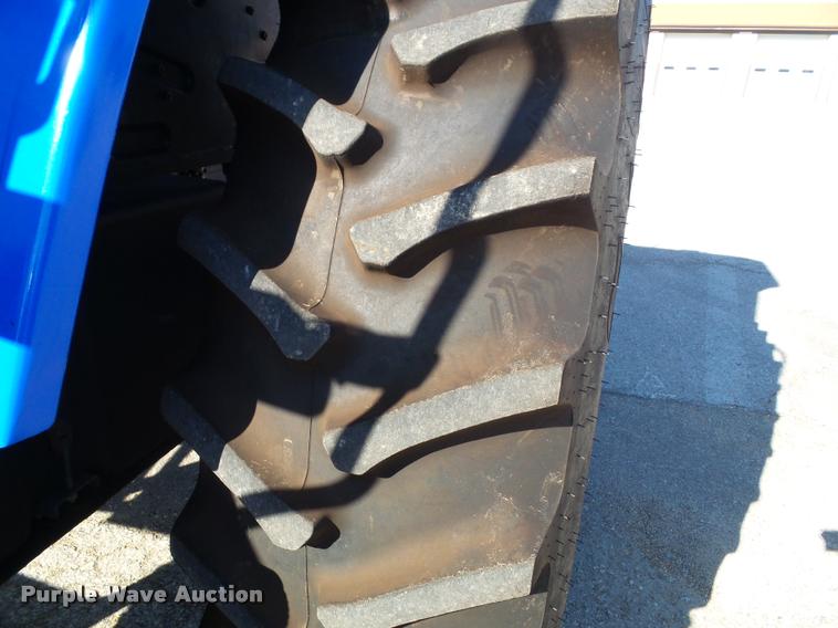 image for item K8233 1998 New Holland 8260 MFWD tractor