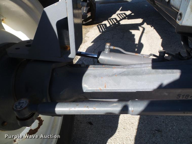 image for item K8233 1998 New Holland 8260 MFWD tractor