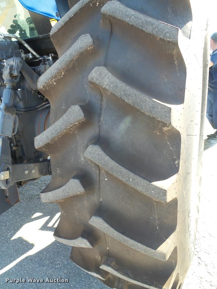 image for item K8233 1998 New Holland 8260 MFWD tractor