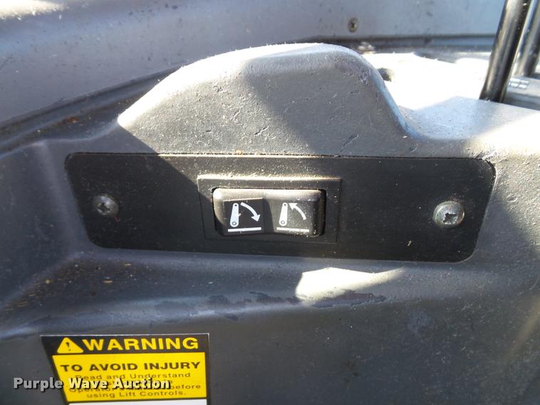 image for item K8234 1998 New Holland 8260 MFWD tractor