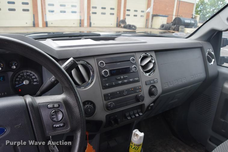 image for item L3873 2011 Ford F250 Super Duty XLT pickup truck