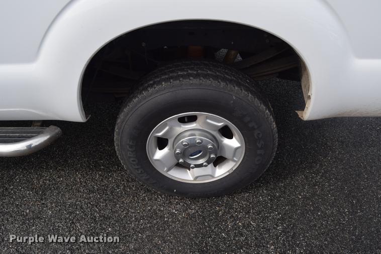 image for item L3873 2011 Ford F250 Super Duty XLT pickup truck