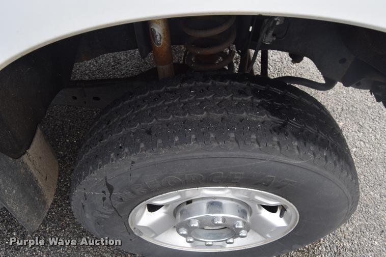 image for item L3873 2011 Ford F250 Super Duty XLT pickup truck