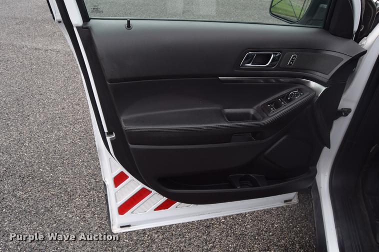 image for item L3876 2013 Ford Explorer Police Interceptor Utility SUV