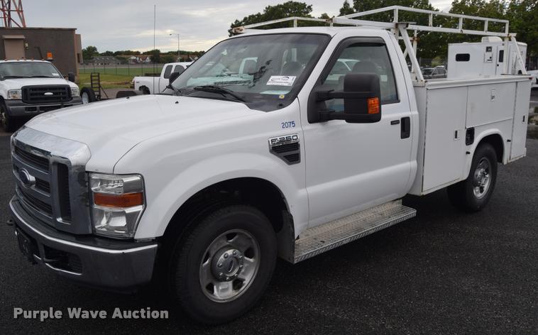 image for item L3880 2008 Ford F250 Super Duty XLT utility truck