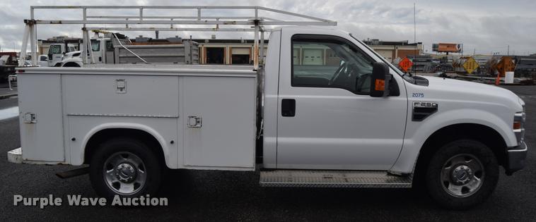 image for item L3880 2008 Ford F250 Super Duty XLT utility truck