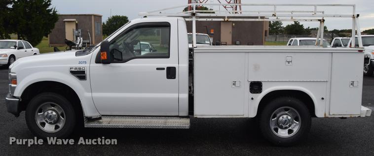 image for item L3880 2008 Ford F250 Super Duty XLT utility truck
