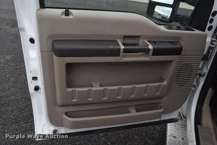image for item L3880 2008 Ford F250 Super Duty XLT utility truck