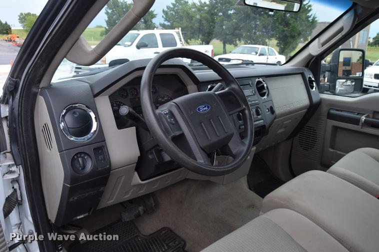 image for item L3880 2008 Ford F250 Super Duty XLT utility truck