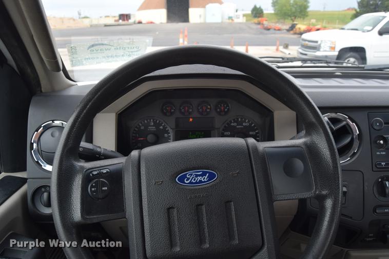 image for item L3880 2008 Ford F250 Super Duty XLT utility truck