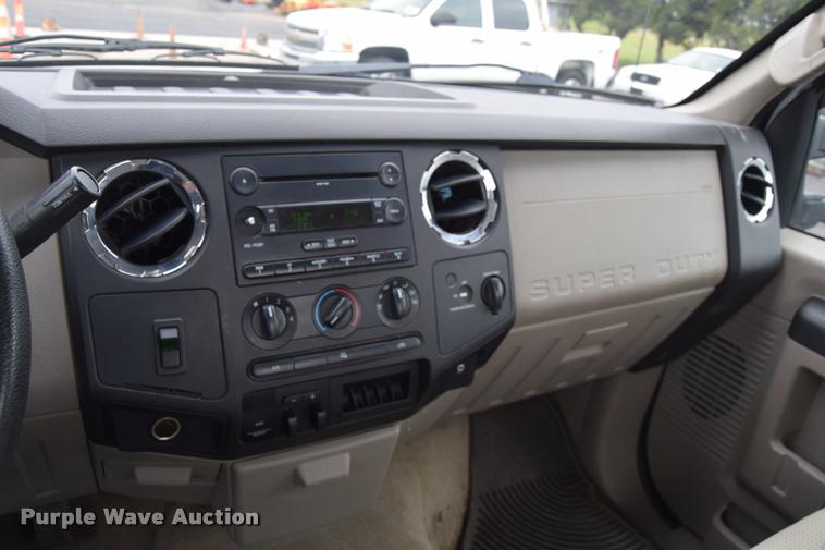 image for item L3880 2008 Ford F250 Super Duty XLT utility truck