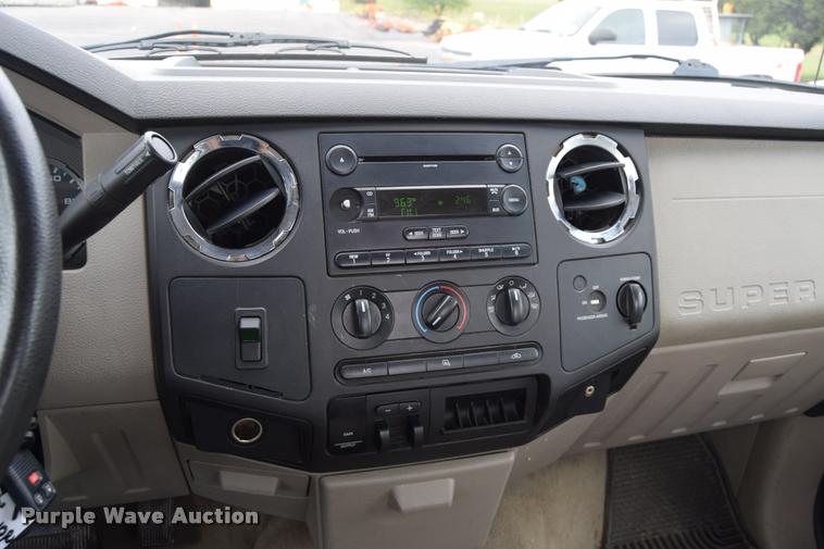 image for item L3880 2008 Ford F250 Super Duty XLT utility truck