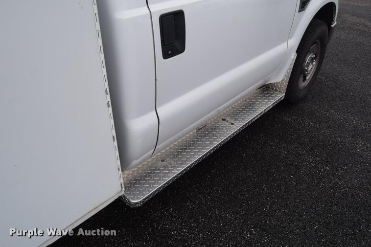 image for item L3880 2008 Ford F250 Super Duty XLT utility truck