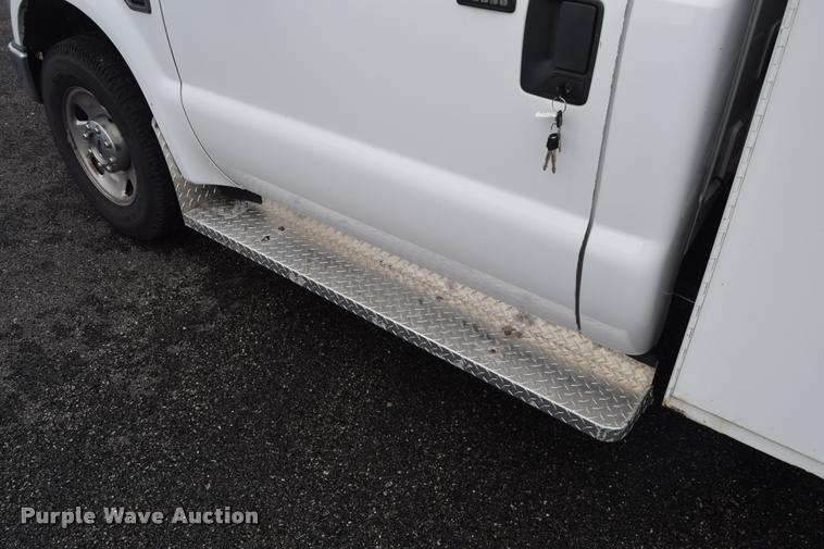 image for item L3880 2008 Ford F250 Super Duty XLT utility truck