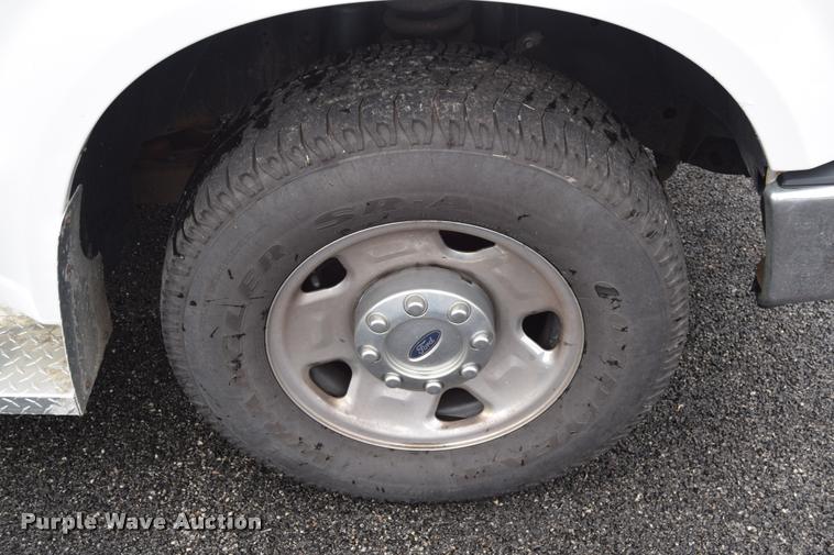 image for item L3880 2008 Ford F250 Super Duty XLT utility truck