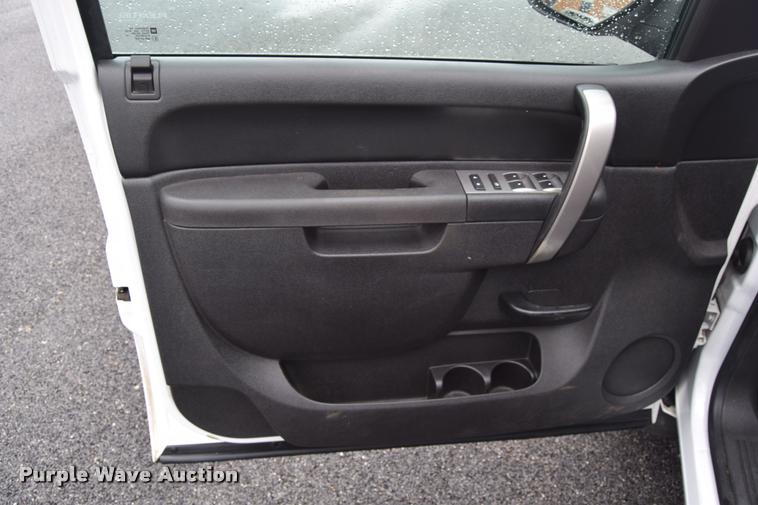 image for item L3883 2012 Chevrolet Silverado 1500 LT Z71 Crew Cab pickup truck