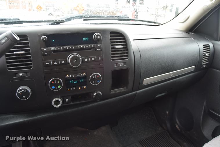 image for item L3883 2012 Chevrolet Silverado 1500 LT Z71 Crew Cab pickup truck