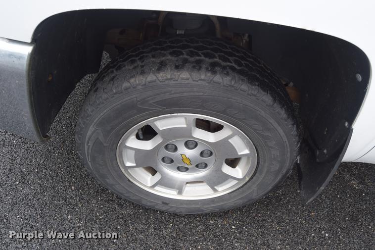 image for item L3883 2012 Chevrolet Silverado 1500 LT Z71 Crew Cab pickup truck