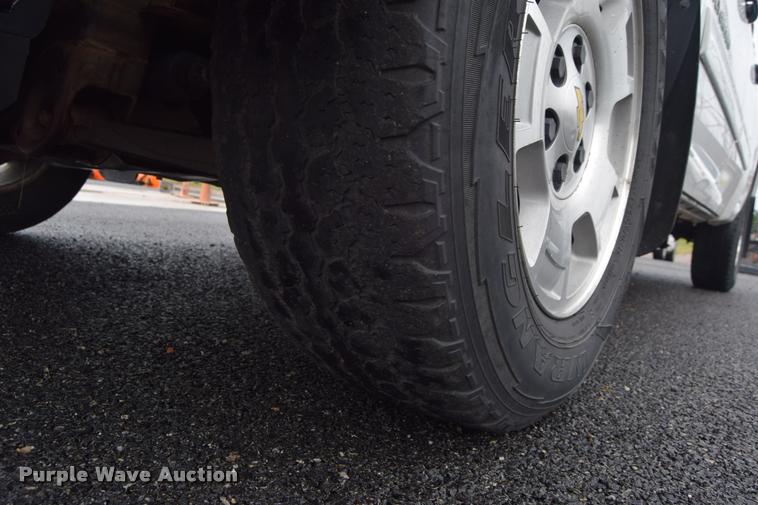 image for item L3883 2012 Chevrolet Silverado 1500 LT Z71 Crew Cab pickup truck