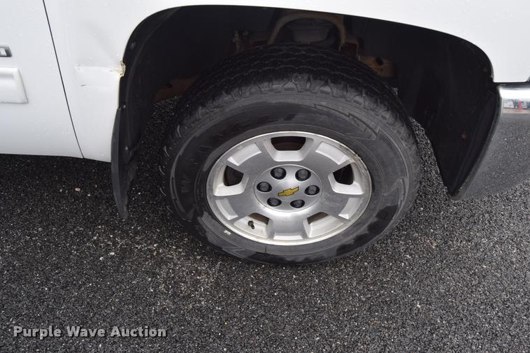 image for item L3883 2012 Chevrolet Silverado 1500 LT Z71 Crew Cab pickup truck