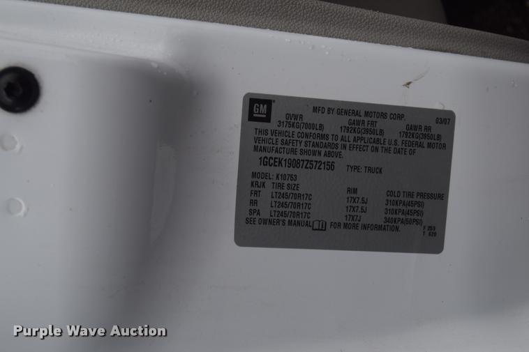 image for item L3884 2007 Chevrolet Silverado 1500 LT Ext. Cab pickup truck