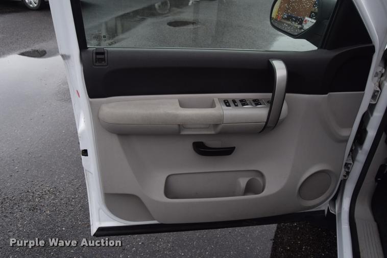 image for item L3884 2007 Chevrolet Silverado 1500 LT Ext. Cab pickup truck