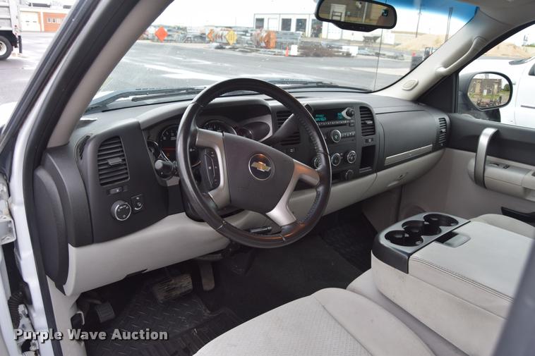 image for item L3884 2007 Chevrolet Silverado 1500 LT Ext. Cab pickup truck