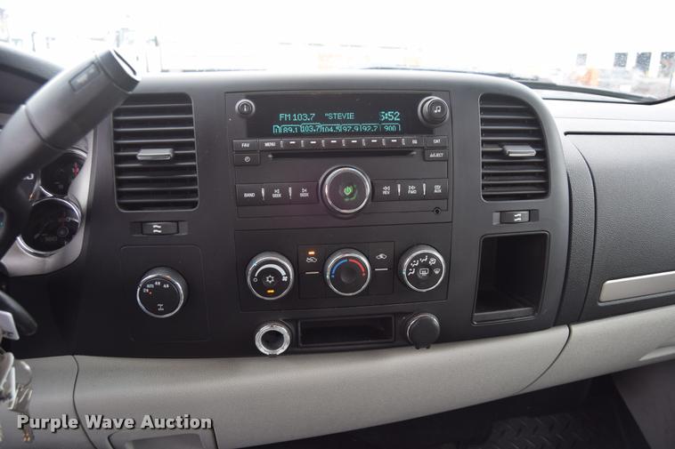 image for item L3884 2007 Chevrolet Silverado 1500 LT Ext. Cab pickup truck