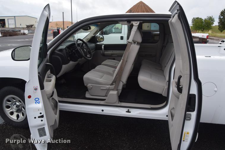 image for item L3884 2007 Chevrolet Silverado 1500 LT Ext. Cab pickup truck