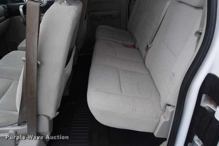 image for item L3884 2007 Chevrolet Silverado 1500 LT Ext. Cab pickup truck