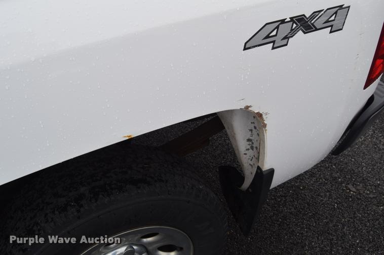 image for item L3884 2007 Chevrolet Silverado 1500 LT Ext. Cab pickup truck