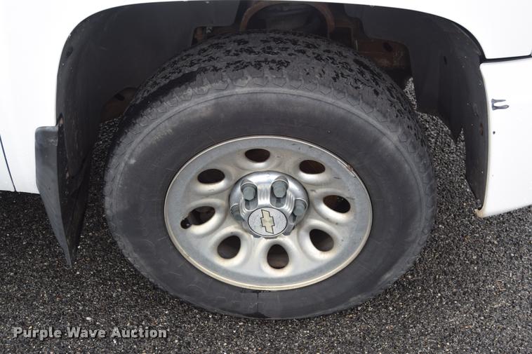 image for item L3884 2007 Chevrolet Silverado 1500 LT Ext. Cab pickup truck