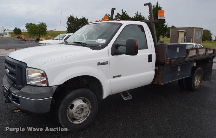 image for item L3885 2006 Ford F350 Super Duty XL flatbed pickup truck